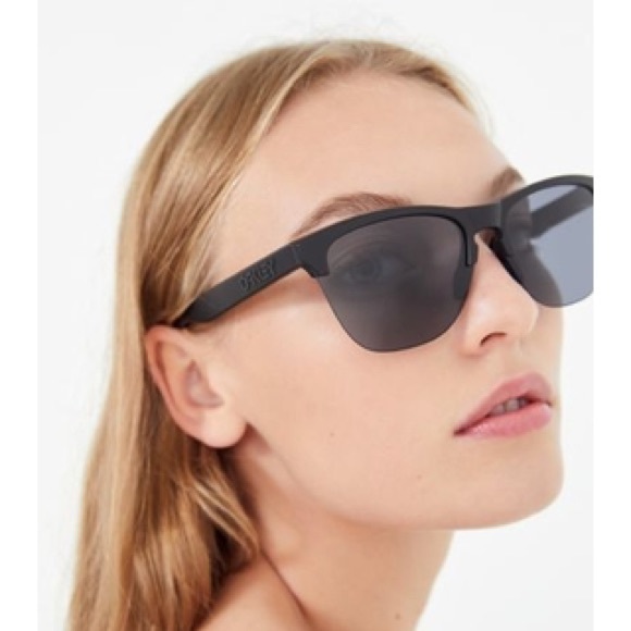 Oakley Accessories - OAKLEY Frogskins Lite Matte Black